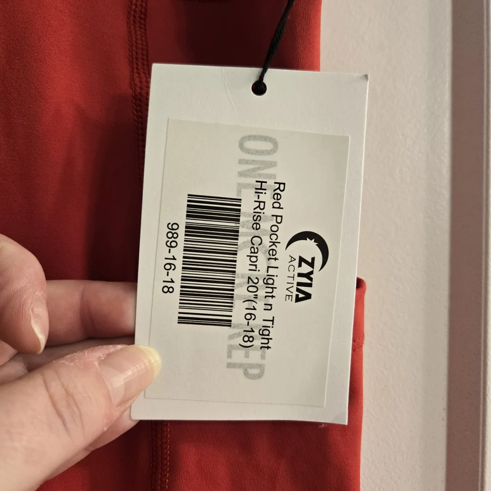 ZYIA Red Light N Tight Pocket Hi-rise Capri Leggings - Picture 2 of 2